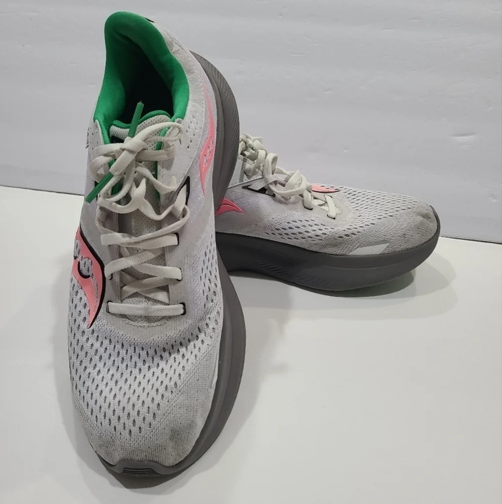 Saucony Ride 16  White and Pink Running Shoes Women's Size 10,5